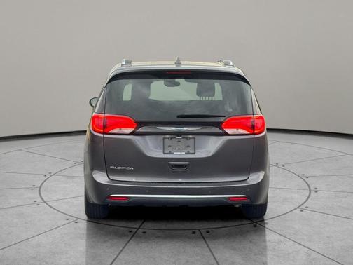 2018 Chrysler Pacifica Touring-L