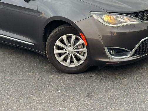 2018 Chrysler Pacifica Touring-L