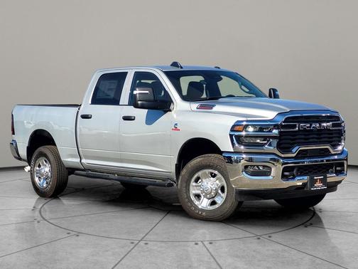 2025 RAM 2500 Tradesman Crew Cab 4x4 6'4' Box