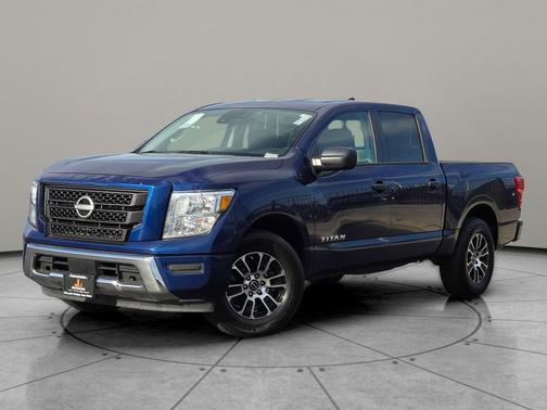 2023 Nissan Titan SV