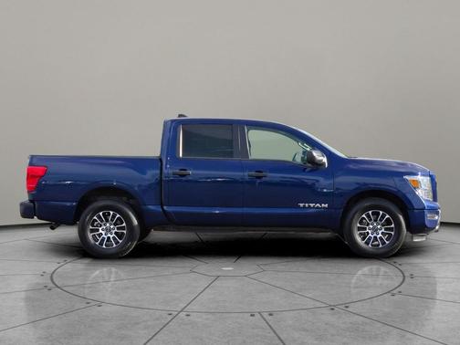 2023 Nissan Titan SV