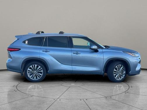 2021 Toyota Highlander Hybrid Platinum