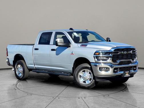 2025 RAM 2500 Tradesman Crew Cab 4x4 6'4' Box