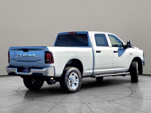 2025 RAM 2500 Tradesman Crew Cab 4x4 6'4' Box
