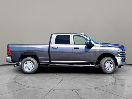 2025 RAM 2500 Tradesman Crew Cab 4x4 6'4' Box