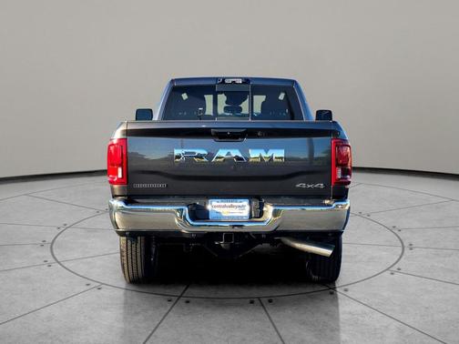 2025 RAM 3500 Big Horn Crew Cab 4x4 8' Box