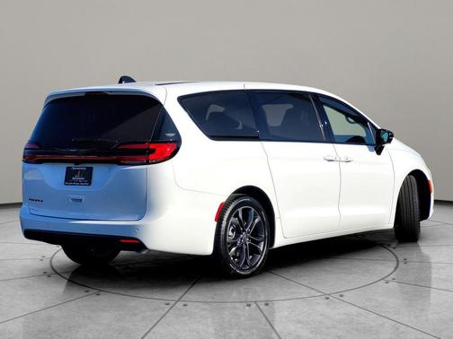 2026 Chrysler Pacifica L