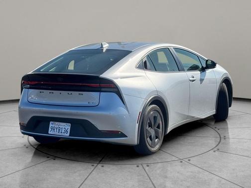 2025 Toyota Prius LE