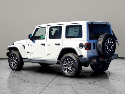 2025 Jeep Wrangler 4-Door Sahara 4x4
