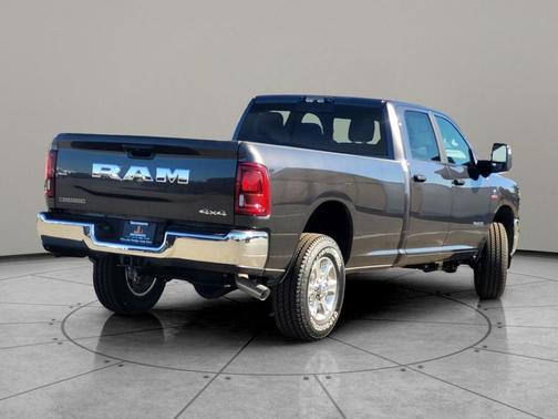 2025 RAM 2500 Big Horn Crew Cab 4x4 8' Box