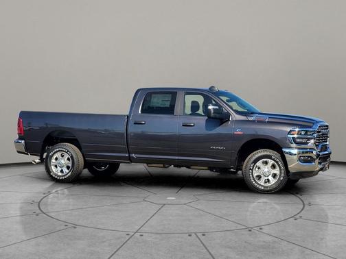 2025 RAM 2500 Big Horn Crew Cab 4x4 8' Box