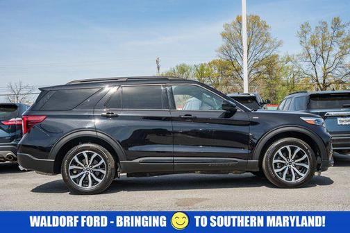 Agate Black Metallic 2023 Ford Explorer ST-Line