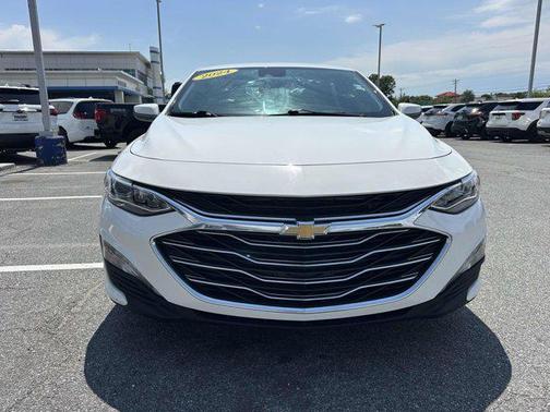Summit White 2024 Chevrolet Malibu FWD 2LT