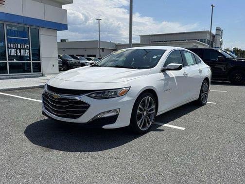 Summit White 2024 Chevrolet Malibu FWD 2LT