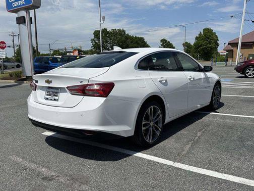Summit White 2024 Chevrolet Malibu FWD 2LT