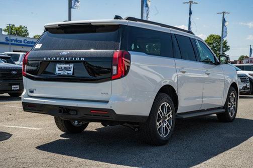 Star White Metallic Tri-Coat 2026 Ford Expedition Max Active 4x4