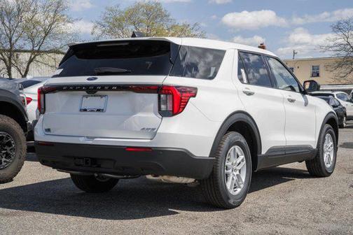 Star White Metallic Tri-Coat 2026 Ford Explorer Active