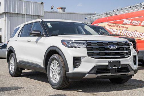 Star White Metallic Tri-Coat 2026 Ford Explorer Active