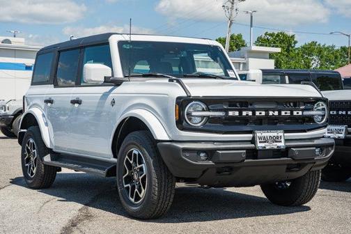 Oxford White 2026 Ford Bronco Outer Banks