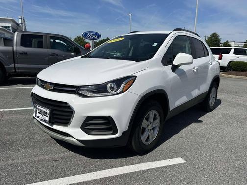 Summit White 2022 Chevrolet Trax LT