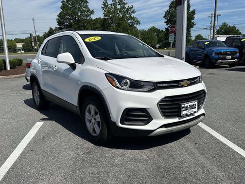 Summit White 2022 Chevrolet Trax LT