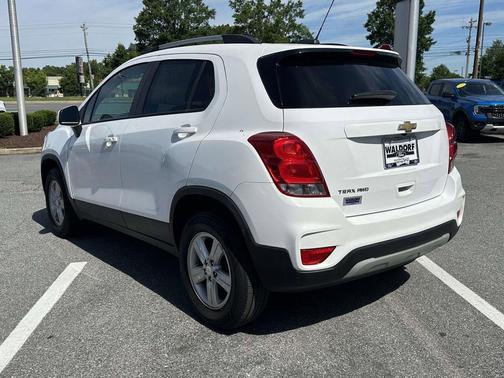 Summit White 2022 Chevrolet Trax LT