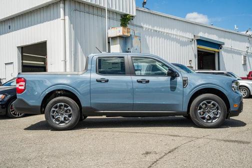 Azure Gray Metallic Tri-Coat 2026 Ford Maverick XLT
