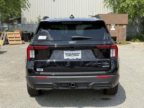 Agate Black Metallic 2026 Ford Explorer ST-Line