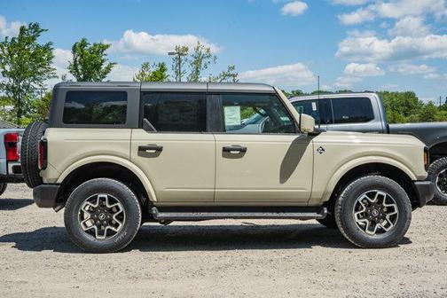 Desert Sand 2026 Ford Bronco Outer Banks