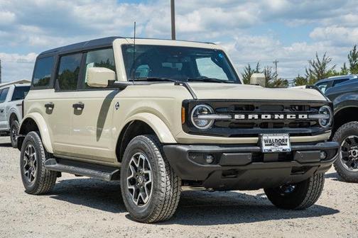 Desert Sand 2026 Ford Bronco Outer Banks