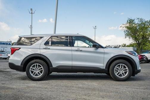Space White Metallic 2026 Ford Explorer Active