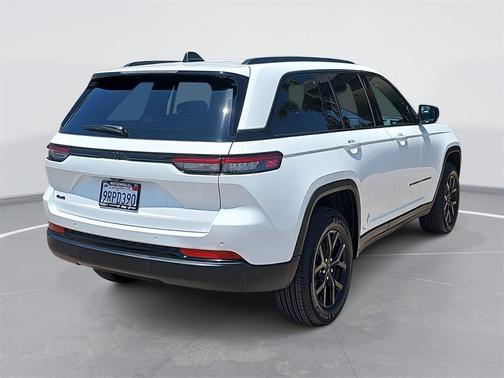 2024 Jeep Grand Cherokee Laredo