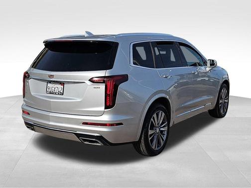 Radiant Silver Metallic 2020 Cadillac XT6 Premium Luxury FWD