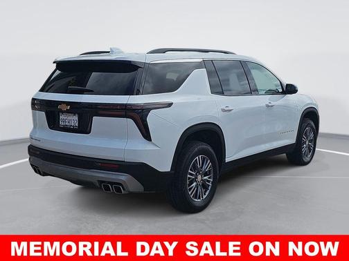 Summit White 2025 Chevrolet Traverse LT