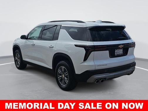Summit White 2025 Chevrolet Traverse LT
