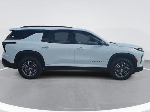 Summit White 2026 Chevrolet Traverse LT