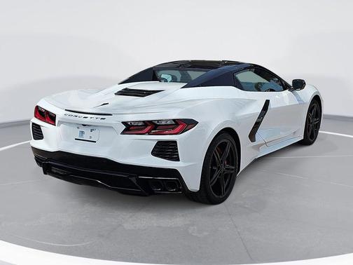 Arctic White 2026 Chevrolet Corvette Stingray w/1LT