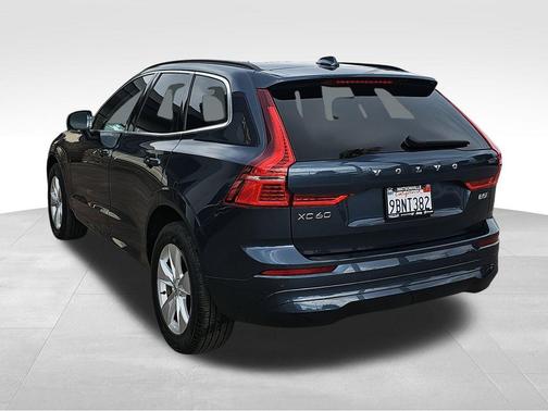 2022 Volvo XC60 B5 Momentum