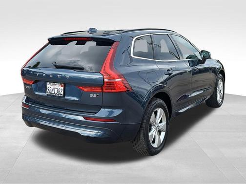 2022 Volvo XC60 B5 Momentum
