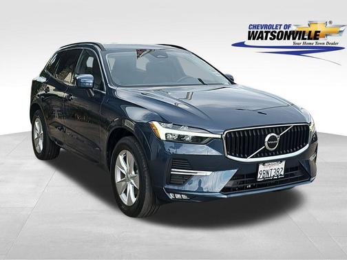 2022 Volvo XC60 B5 Momentum