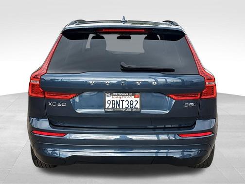 2022 Volvo XC60 B5 Momentum