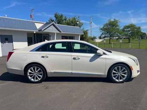 White Pearl 2014 Cadillac XTS Luxury