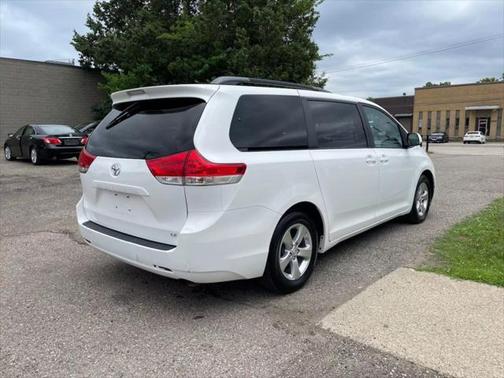 2013 Toyota Sienna LE