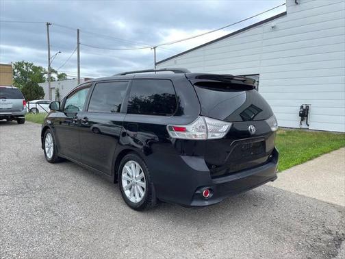 2011 Toyota Sienna SE