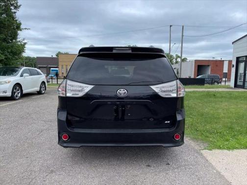 2011 Toyota Sienna SE