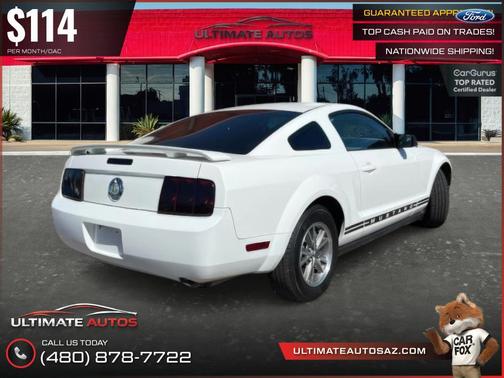 Performance White Clearcoat 2005 Ford Mustang Deluxe