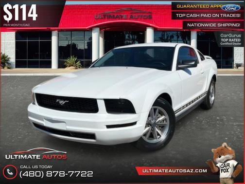 Performance White Clearcoat 2005 Ford Mustang Deluxe