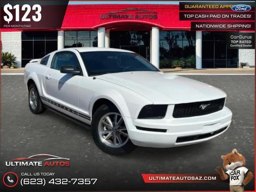 Performance White Clearcoat 2005 Ford Mustang Deluxe