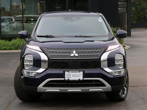 2023 Mitsubishi Outlander SE