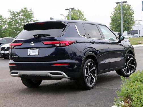 2023 Mitsubishi Outlander SE